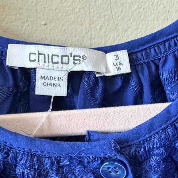 Chico's Cobalt Blue Floral Appliqué Puff-Sleeve Button Up Scoop Neck Blouse -XL - Picture 3 of 15
